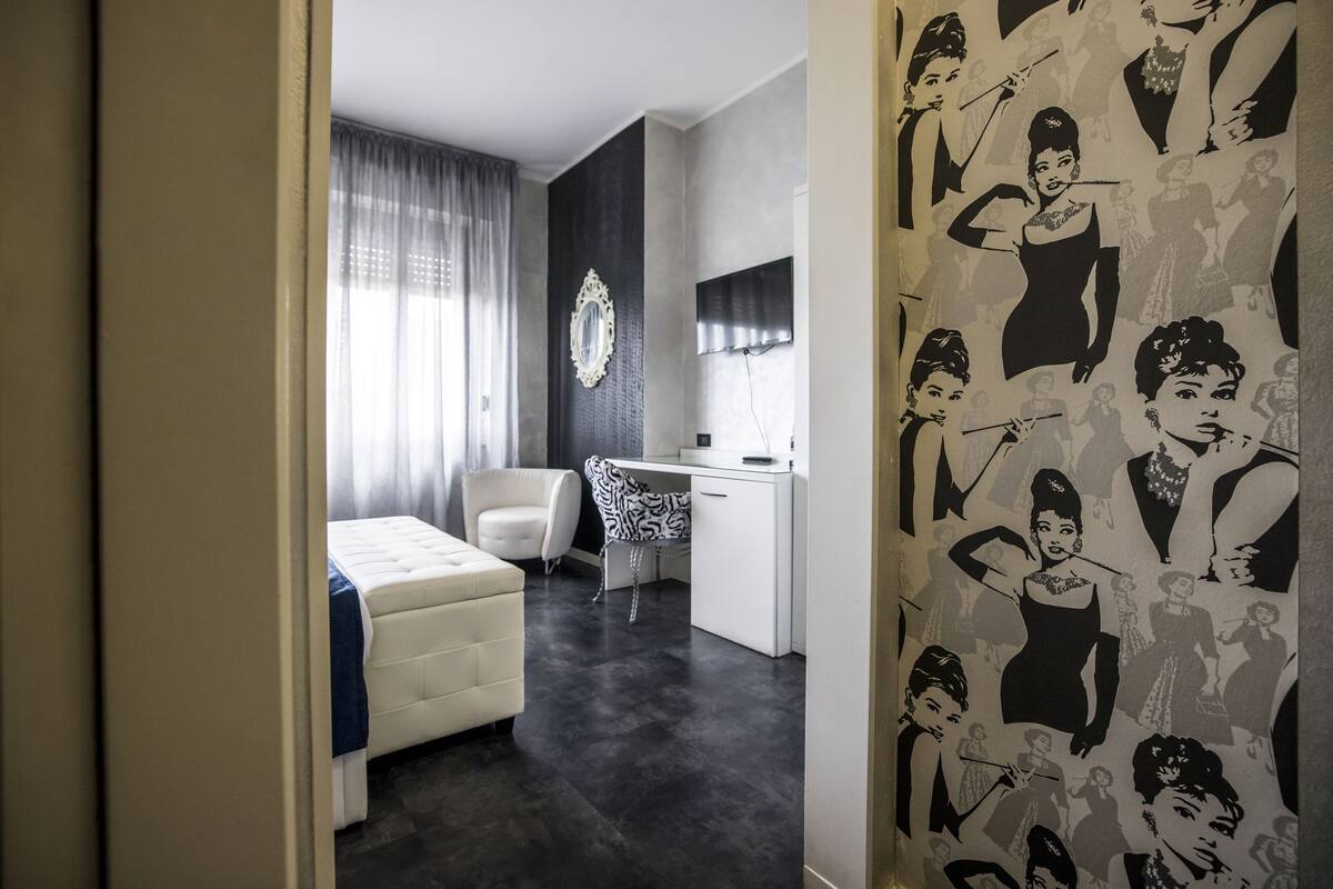 junior suite, garden view | 1 bedroom, down duvets, minibar, desk