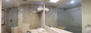 Superior Room | Bathroom | Shower, hair dryer, towels