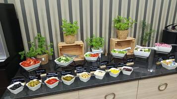 Daily buffet breakfast (PLN 49 per person)