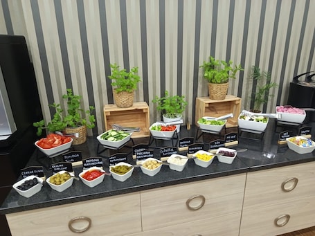 Daily buffet breakfast (PLN 49 per person)