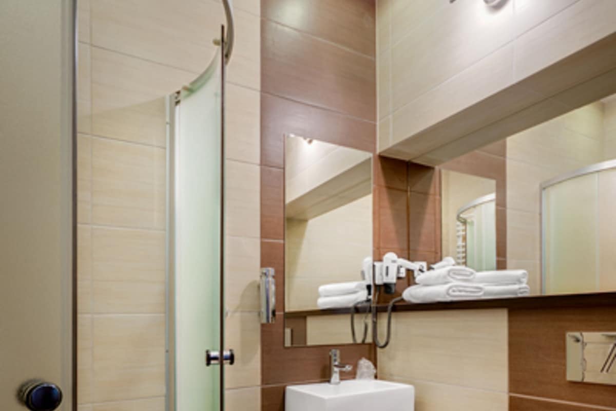 Bathroom | Shower, hair dryer, towels