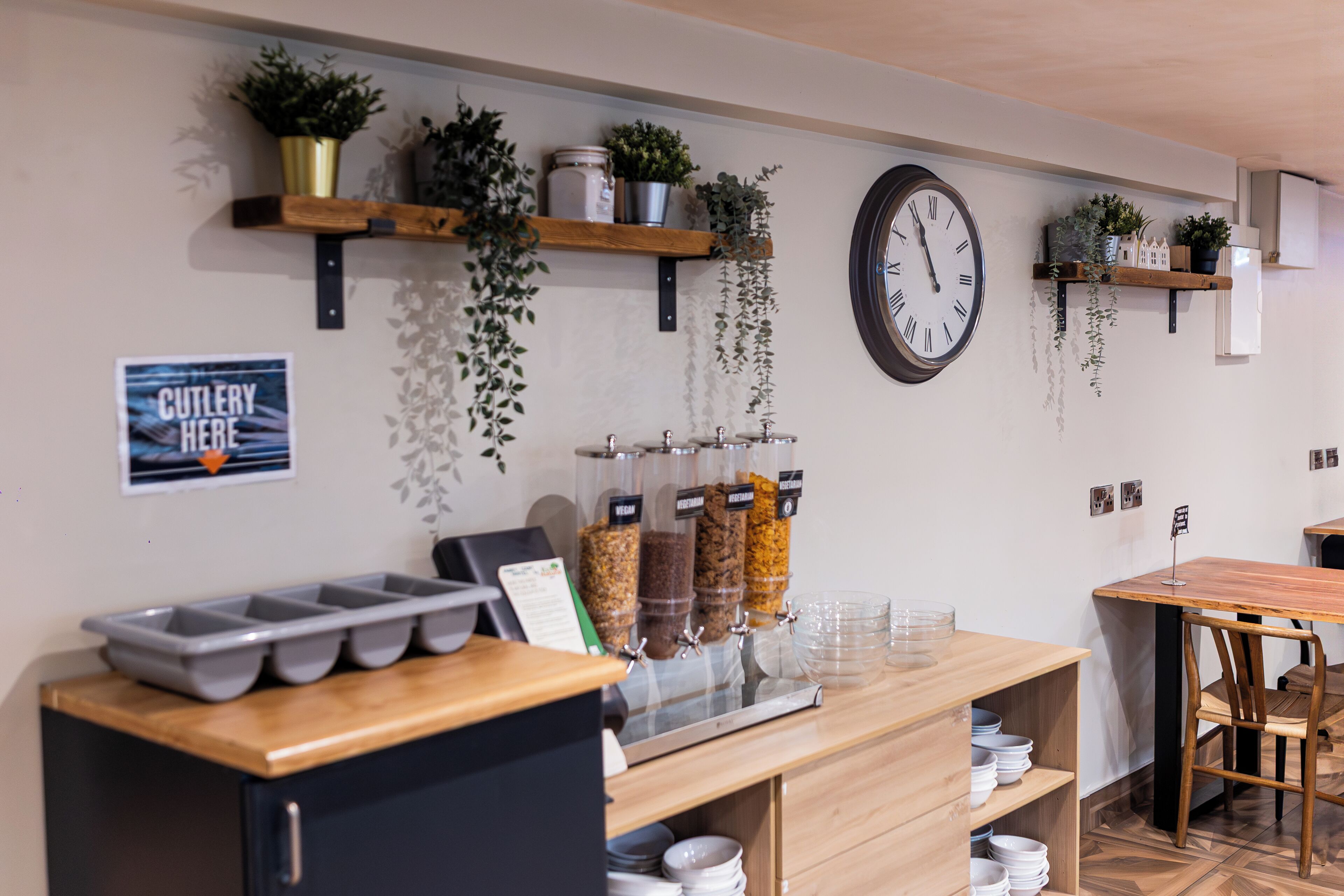 Bữa sáng buffet hàng ngày (9 EUR/mỗi người) 