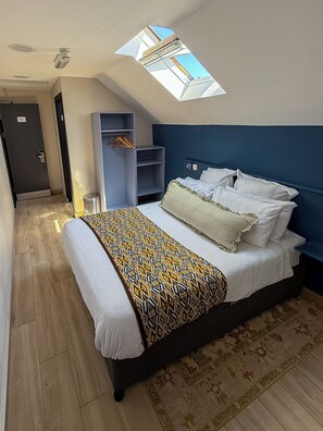 Kamar Double, 1 Tempat Tidur Double, ensuite | Brankas, setrika/meja setrika, dan Wi-Fi gratis