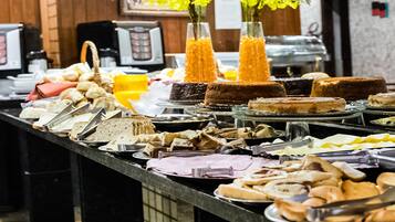 Desayuno bufé gratuito y diario