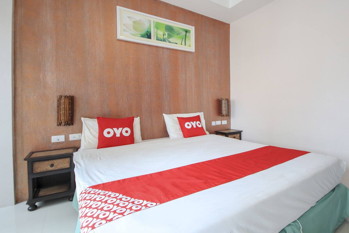 Escritorio, wifi gratis y ropa de cama