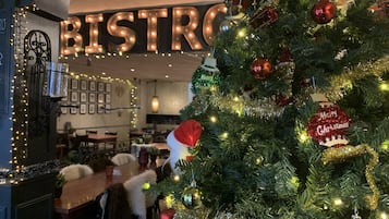 DĂźner servi sur place, restauration en plein air