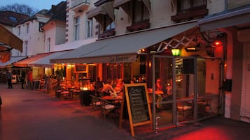 Dinner served, international cuisine, al fresco dining