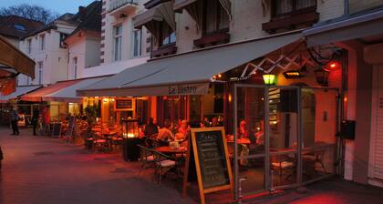 Le Bistro