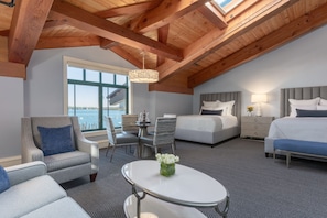 Habitación Deluxe, varias camas, vista al puerto | Ropa de cama de alta calidad y edredón 