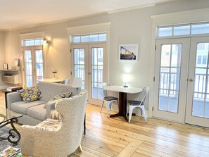 Interior - Harbor House Inn (Grand Haven)