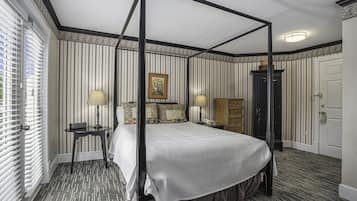 Habitació, 1 llit de matrimoni i sofà llit, balcó | 1 dormitori, planxa i posts de planxar, wifi gratuïta i roba de llit