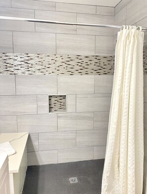Basic Room, 1 King Bed, Non Smoking | Bathroom | Hair dryer, towels - Harbor House Inn (Grand Haven)