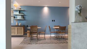 Daily buffet breakfast (BRL 39 per person)