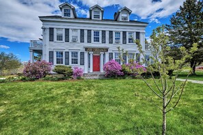 Exterior - Youngtown Inn & Restaurant (Lincolnville)