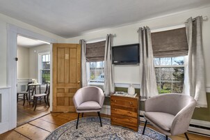 Habitación romántica, 1 cama de matrimonio, baño privado | Ropa de cama de alta calidad, colchones viscoelásticos, caja fuerte