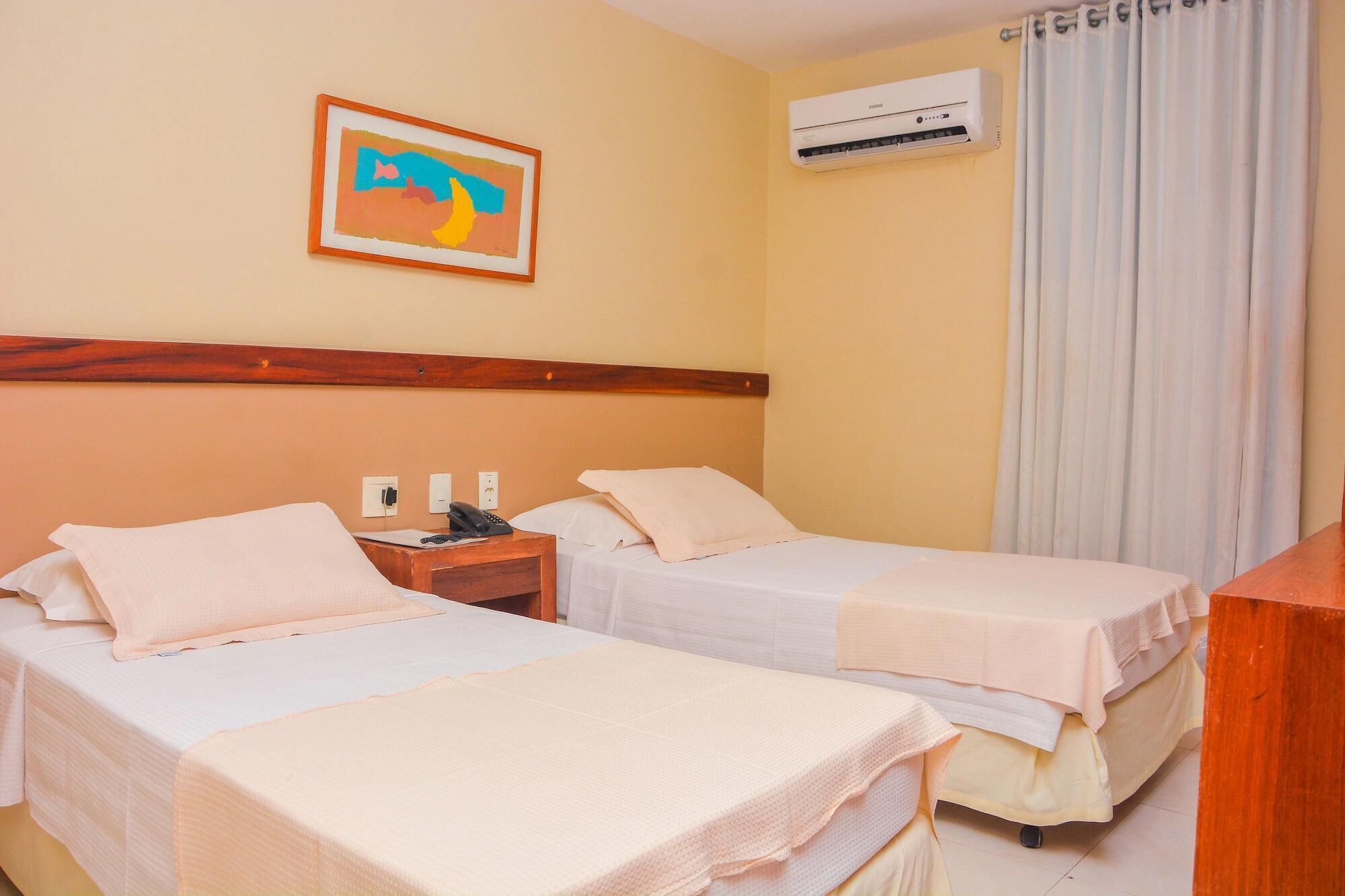 Minibar, caja de seguridad en la habitación y cortinas blackout 