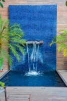Cascada en la piscina