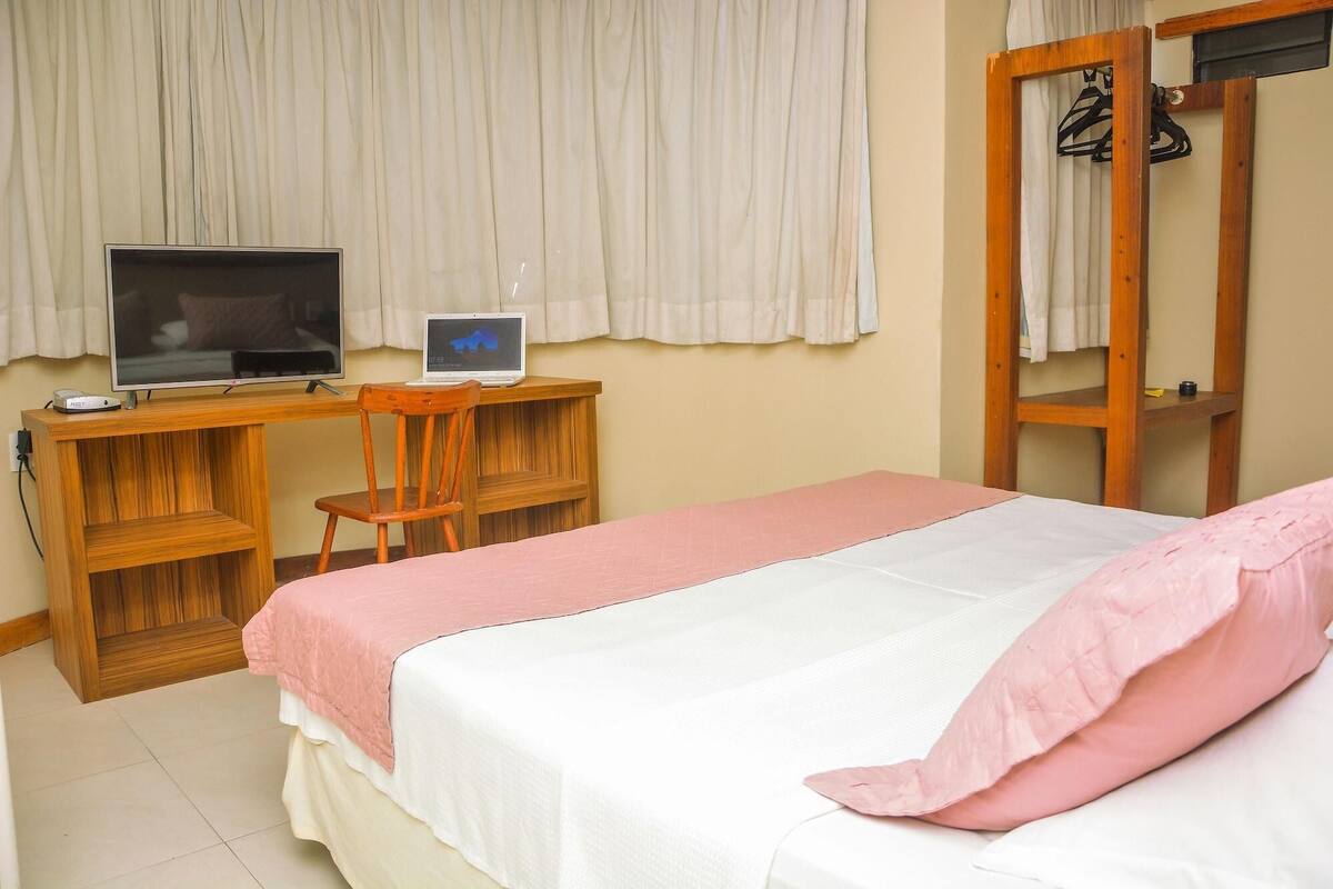 Minibar, coffres-forts dans les chambres, rideaux occultants