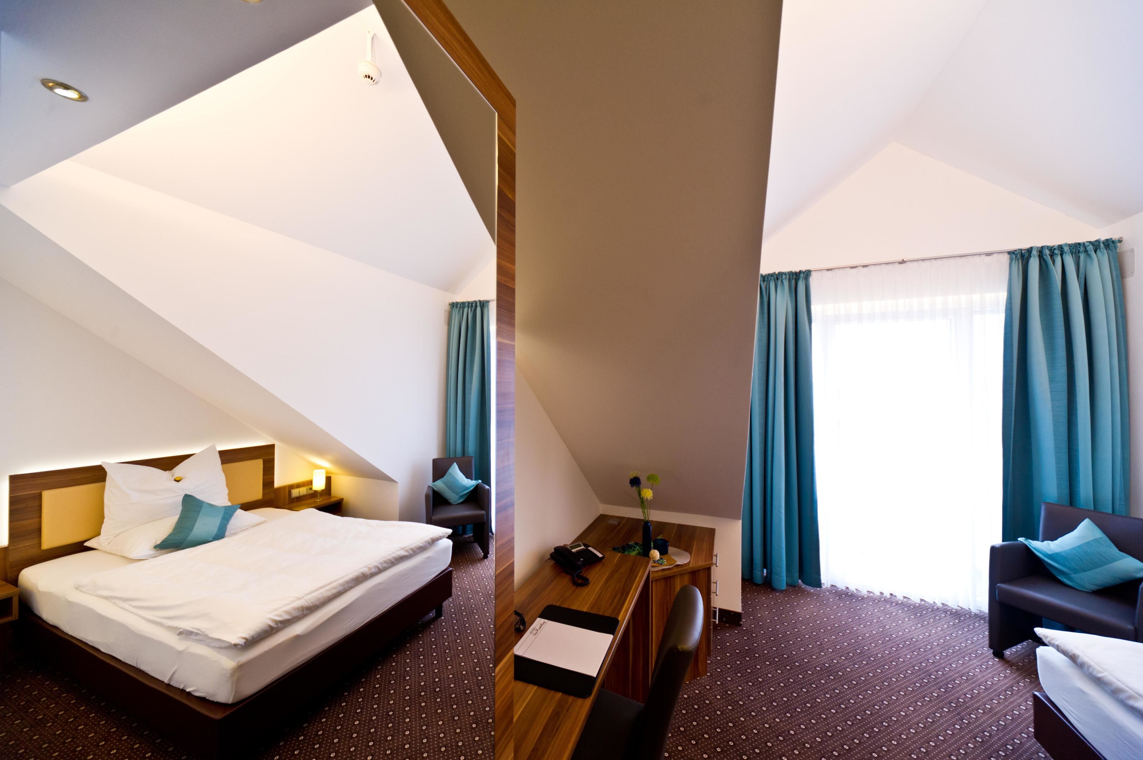 economy double room | premium bedding, pillow-top beds, in-room safe, individually decorated