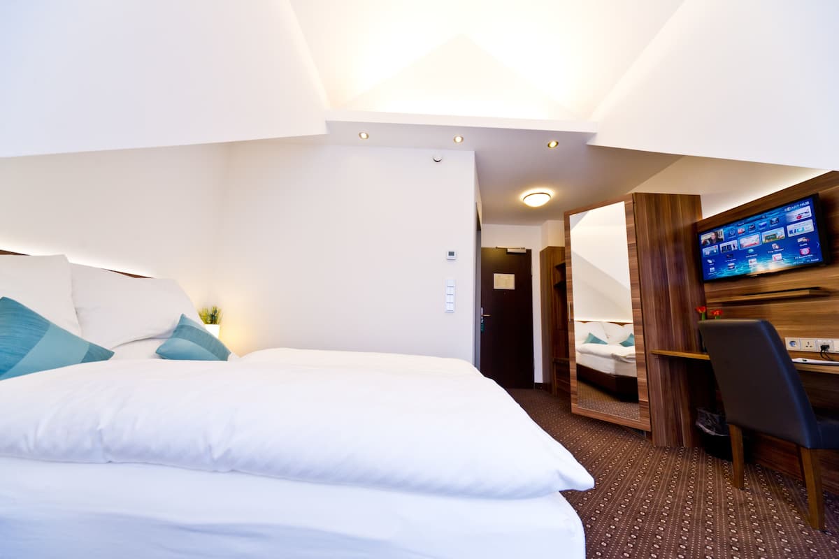 economy double room | premium bedding, pillow-top beds, in-room safe, individually decorated