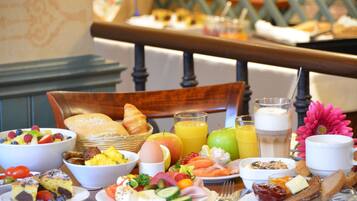 Tägliches Frühstücksbuffet gegen Gebühr