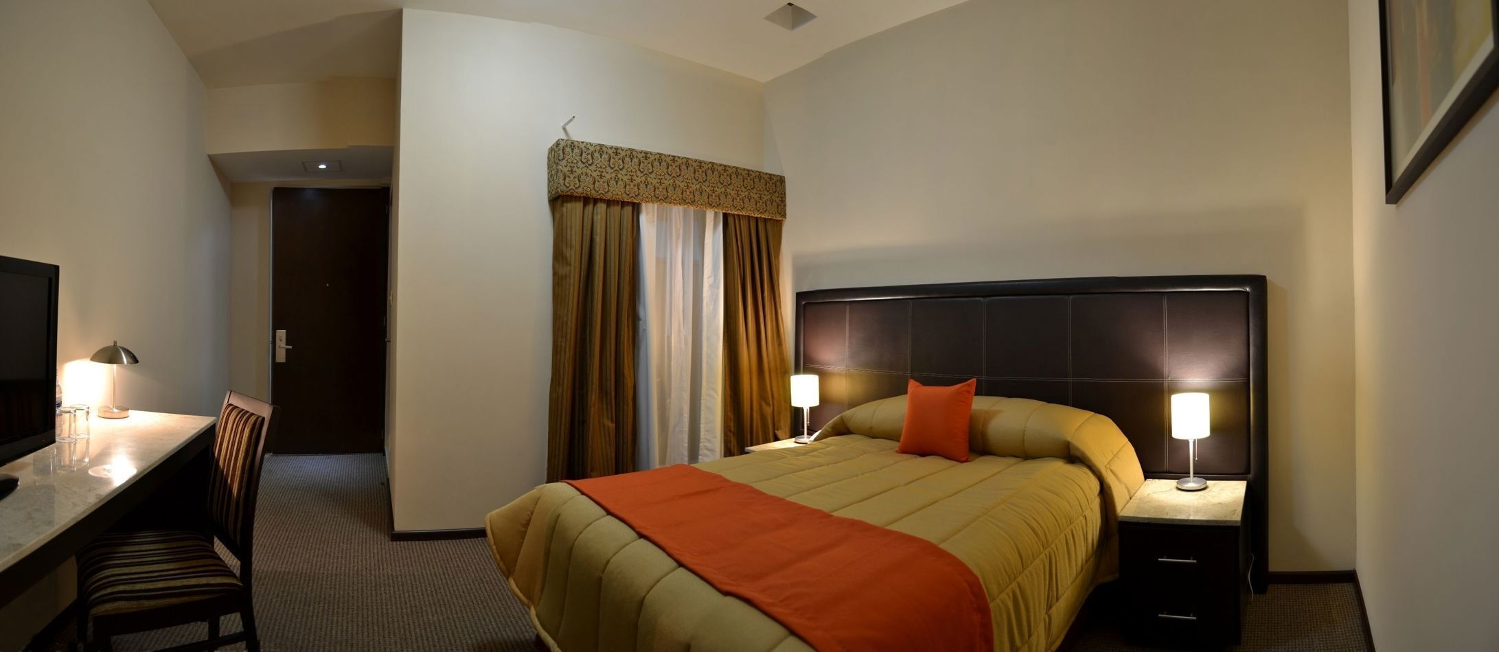 Brankas, kedap suara, dan seprai linen