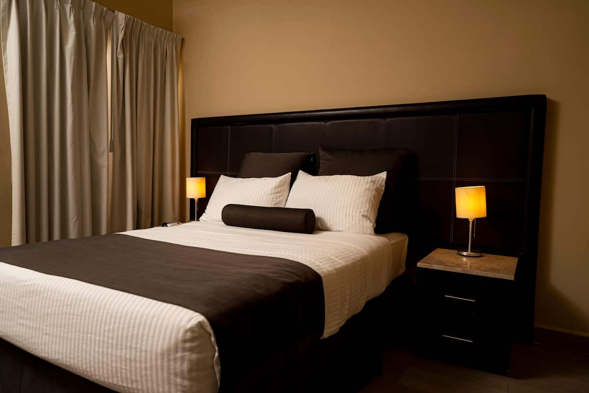 In-room safe, soundproofing, bed sheets