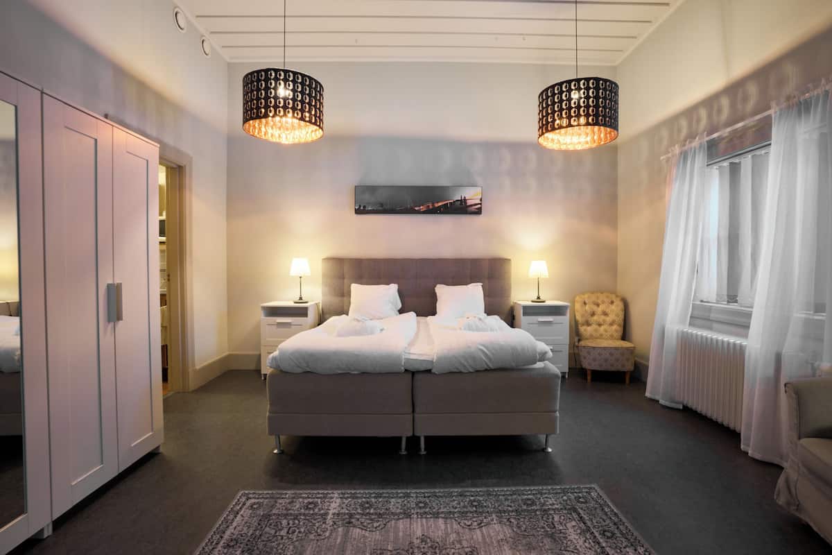 apartment, 2 bedrooms, private bathroom | 1 bedroom, hypo-allergenic bedding, desk, blackout curtains