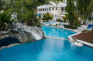 2 piscinas al aire libre