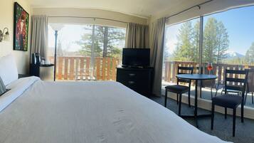 King Bed Deluxe, Mtn & Park View.(#16) | Free WiFi, bed sheets