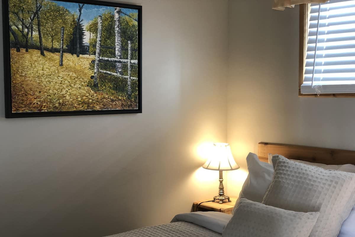 Cottage, 1 Queen Bed, Kitchenette (#4) | Free WiFi, bed sheets