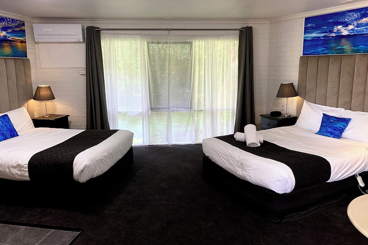 Deluxe kamer, 1 slaapkamer | 1 slaapkamer, een strijkplank/strijkijzer, extra bedden, gratis wifi