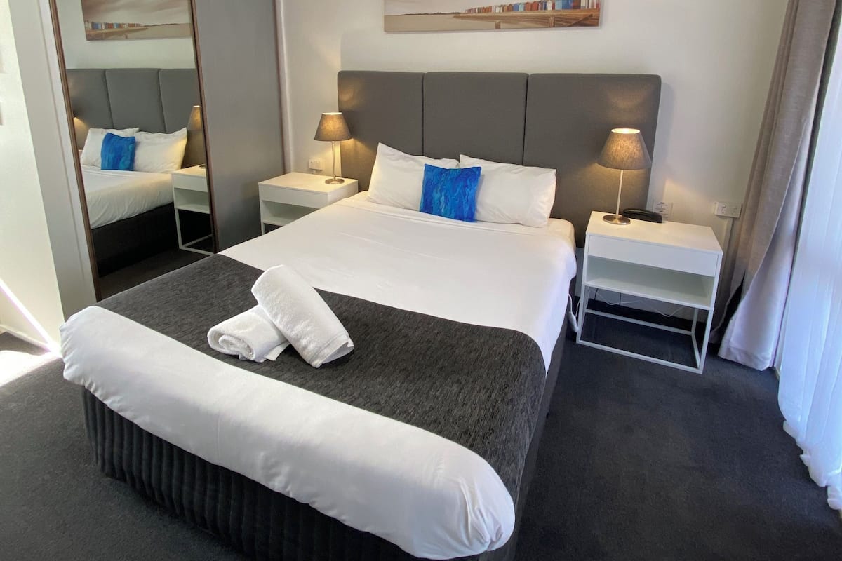 Standaard suite, 1 queensize bed | 1 slaapkamer, een strijkplank/strijkijzer, extra bedden, gratis wifi