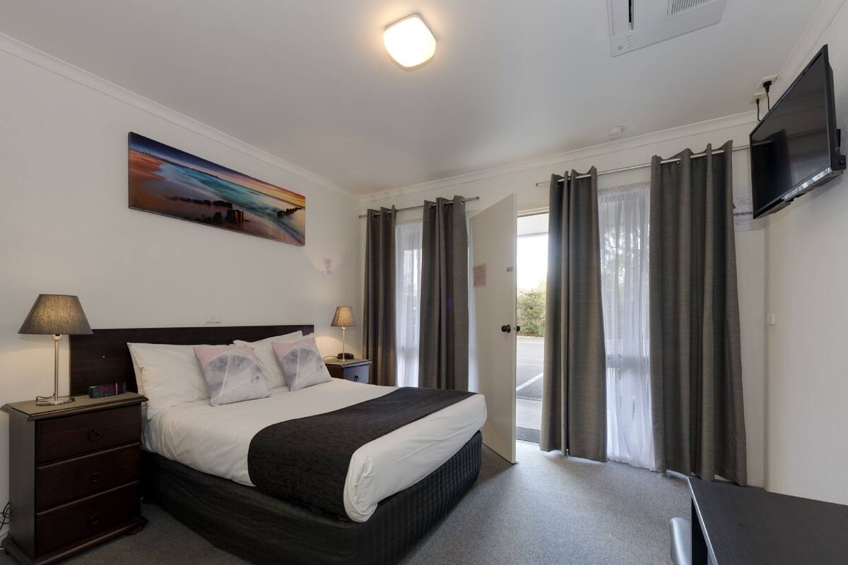 Iron/ironing board, rollaway beds, free WiFi, bed sheets