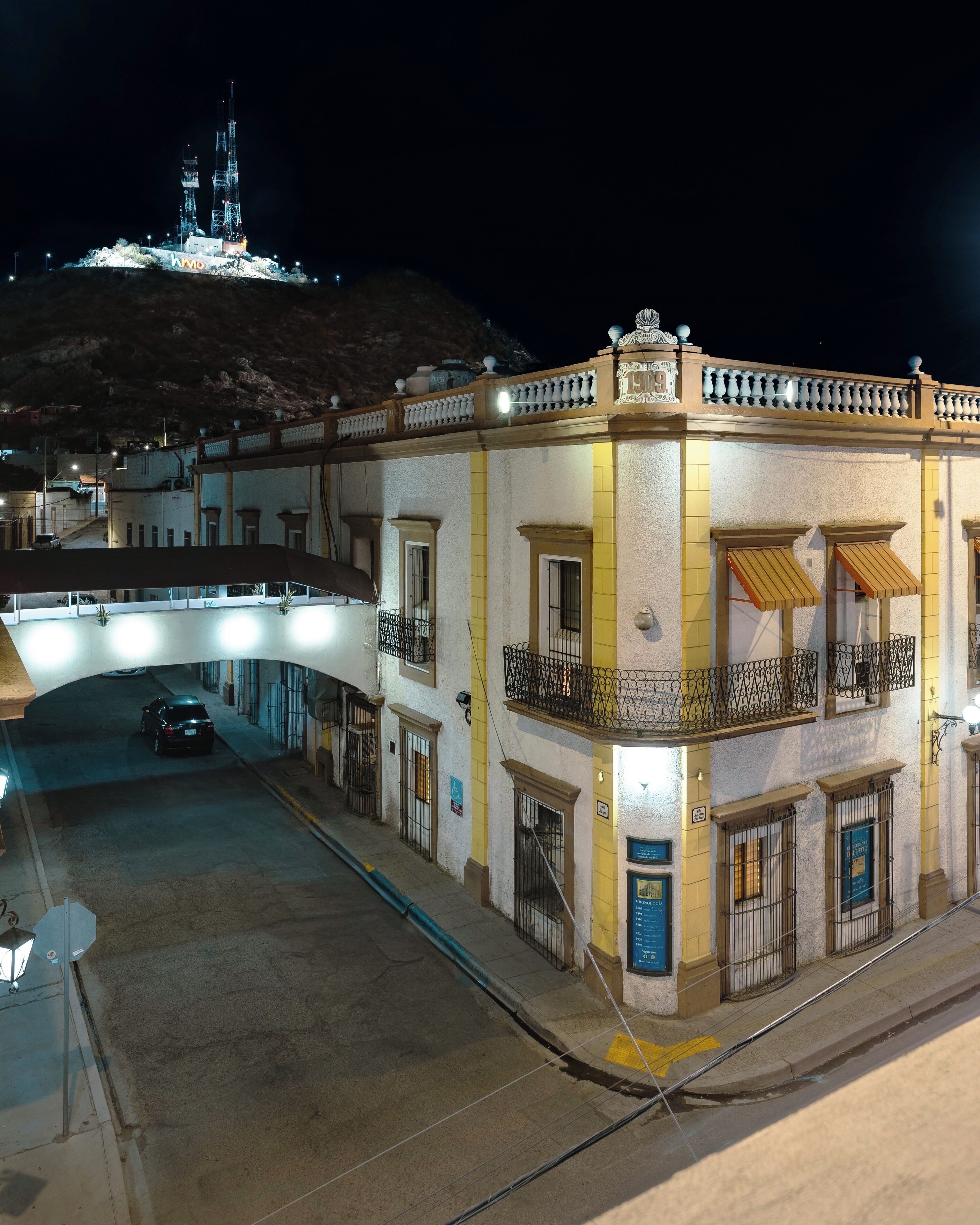 Vista frontal de la propiedad