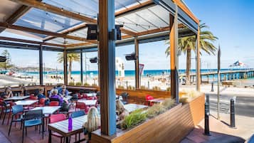 Breakfast, lunch, dinner served; sea views