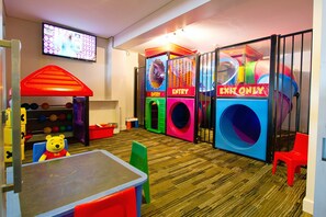 Área de juegos infantiles techada