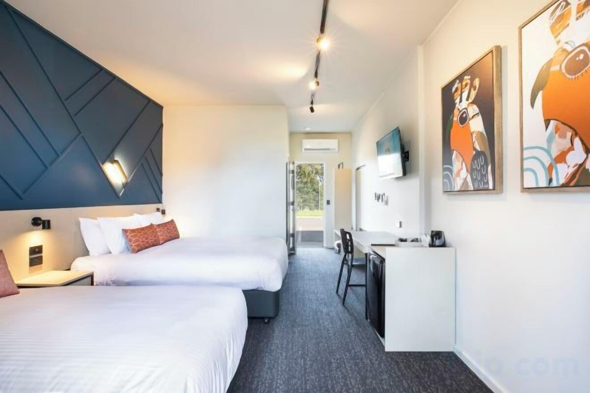 WiFi (free), bed sheets