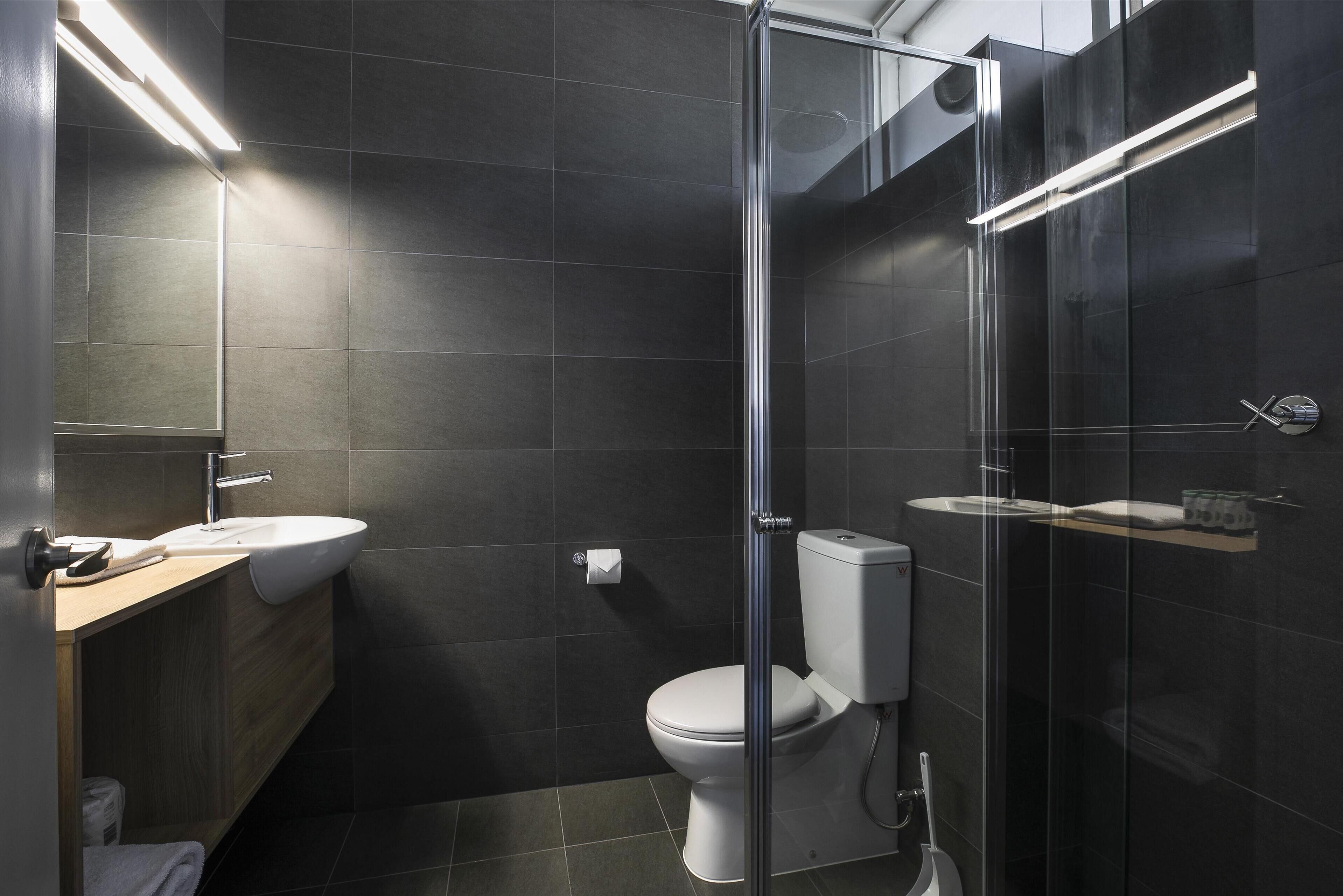 Shower, towels