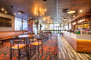 Pub, ocean views, open daily - Nightcap at Sandringham Hotel (Sandringham)