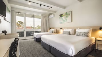 Studio King & Single | 1 bedroom, desk, iron/ironing board, free WiFi