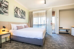 Studio Queen | Desk, iron/ironing board, free WiFi, bed sheets - Nightcap at Wanneroo Tavern (Wanneroo)