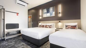 Studio Queen & Extra Bed | Desk, iron/ironing board, free WiFi, bed sheets