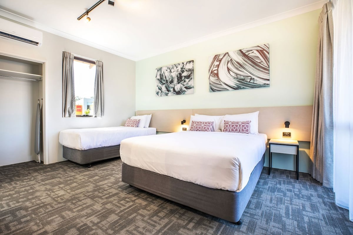 办公桌、熨斗/熨衣板、免费 WiFi、床单