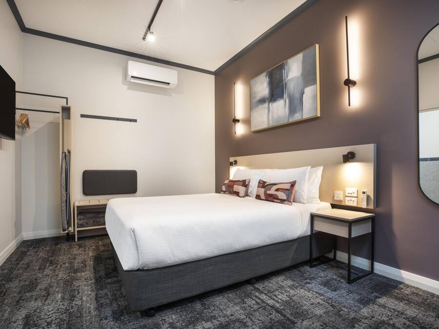 Studio, Mobility Accessible | Desk, iron/ironing board, free WiFi, bed sheets
