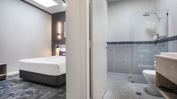Studio Queen | Bathroom | Shower, rainfall showerhead, free toiletries, towels