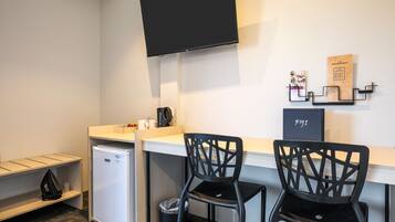 Bureau, fer et planche Ă repasser, Wi-Fi gratuit, draps fournis