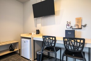 Desk, iron/ironing board, free WiFi, bed sheets - Nightcap at Wanneroo Tavern (Wanneroo)