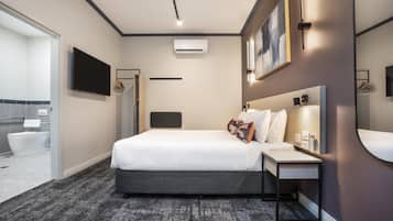 Bureau, fer et planche Ă repasser, Wi-Fi gratuit, draps fournis