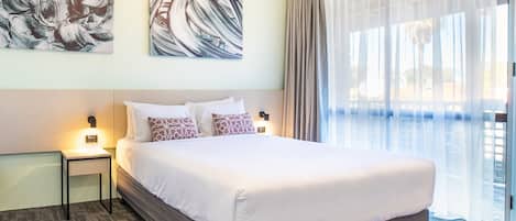 Studio, 1 Queen-Bett | Schreibtisch, Bügeleisen/Bügelbrett, kostenloses WLAN, Bettwäsche